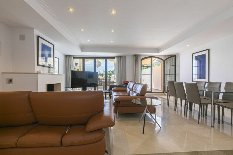 74377c94d9ec2b12616c8f2503eb7de0 - 10