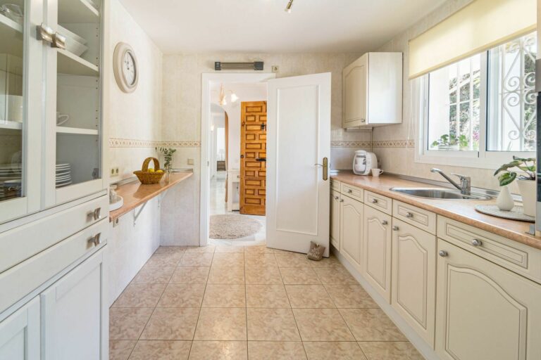 744cecb66bb08cae3bb67b4eafad14e4 - 14