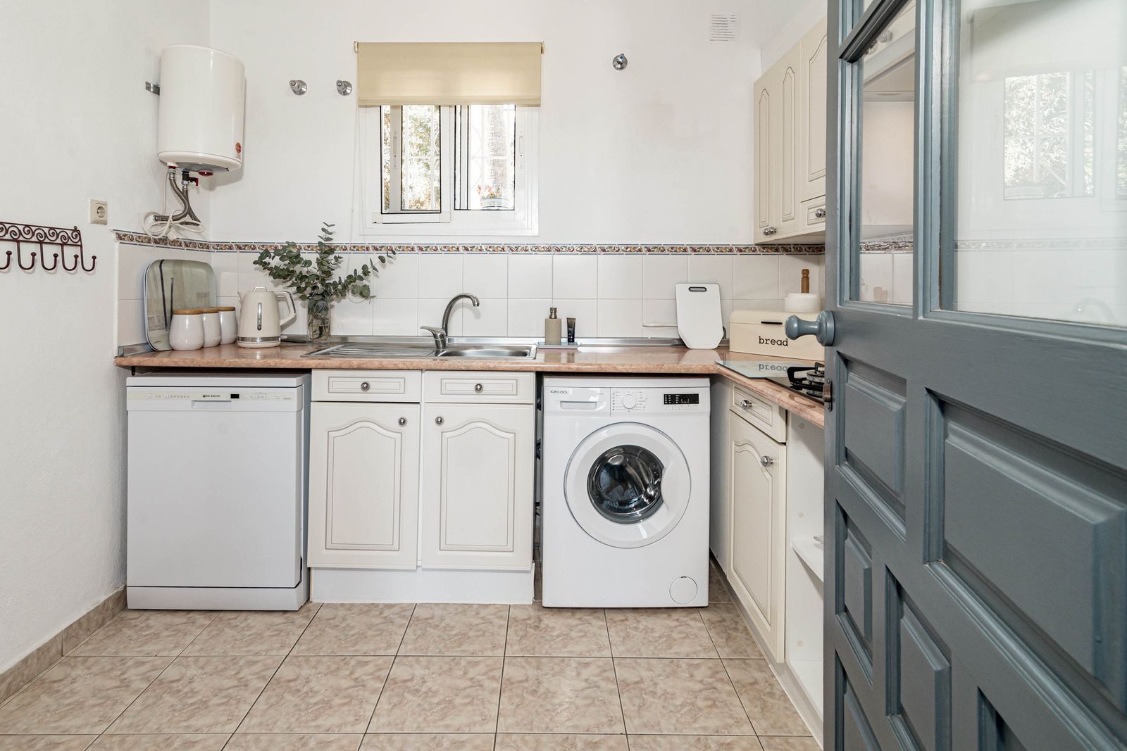 744cecb66bb08cae3bb67b4eafad14e4 - 15