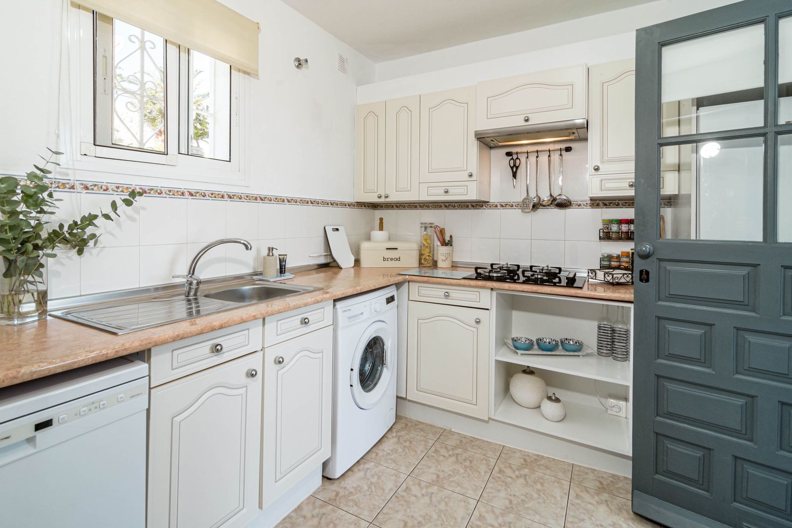 744cecb66bb08cae3bb67b4eafad14e4 - 16