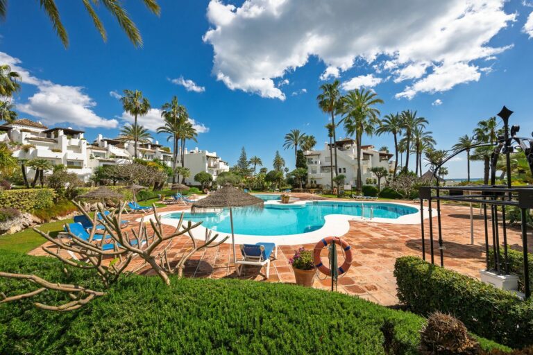 77d40ce1710001cee4c57deee2ecadee - 12