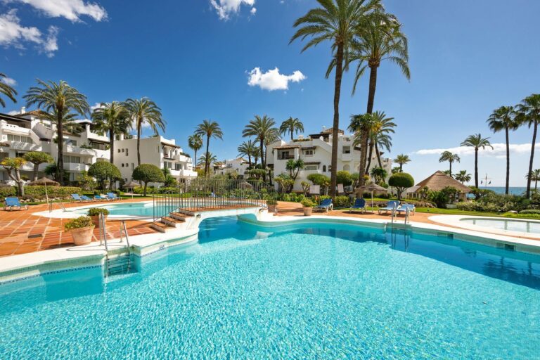 77d40ce1710001cee4c57deee2ecadee - 16