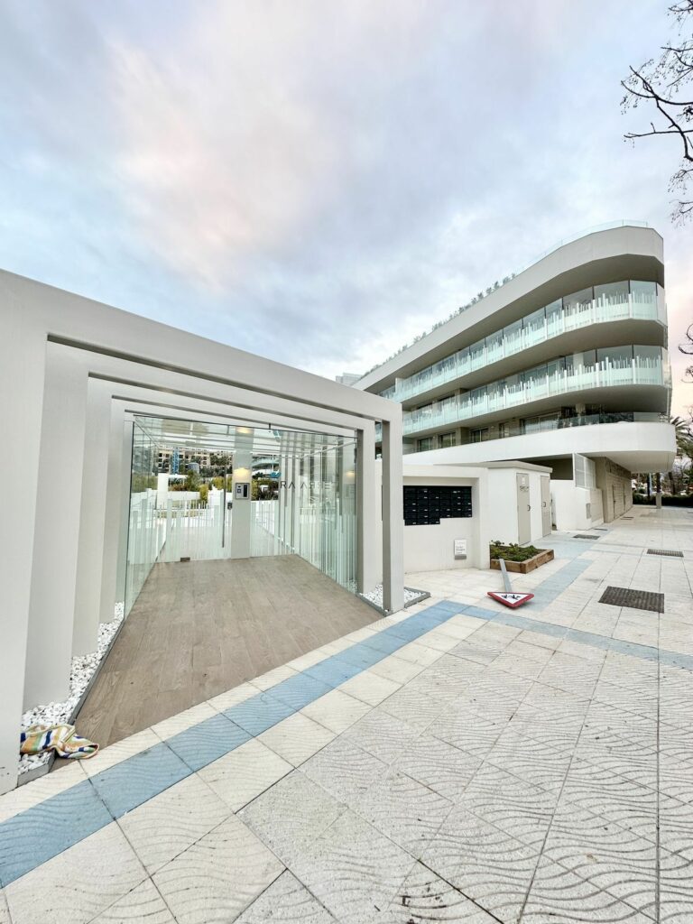 79dbc584e314e11fb17aebf60681db74 - 1