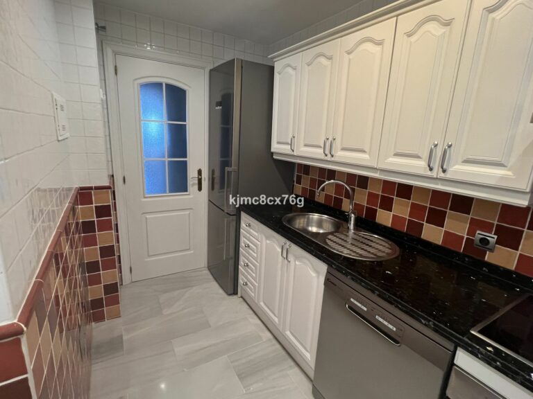 7aa52a33f0f6d91d6201f0047fc83a8b - 12