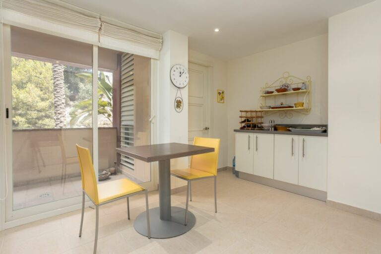 7d66f3c24b20977fb198851e0177d642 - 12