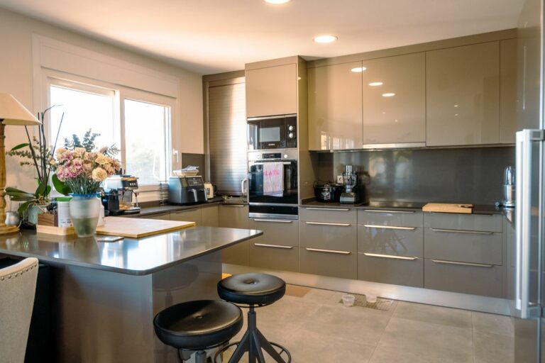 7e08091ada4d9040791396bc92c00932 - 6