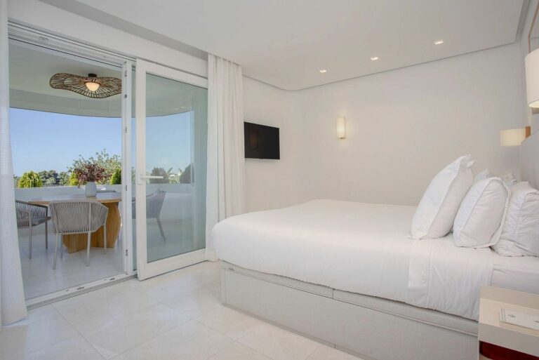 81701d66b355b53e3c8d7e464c93ac2e - 3