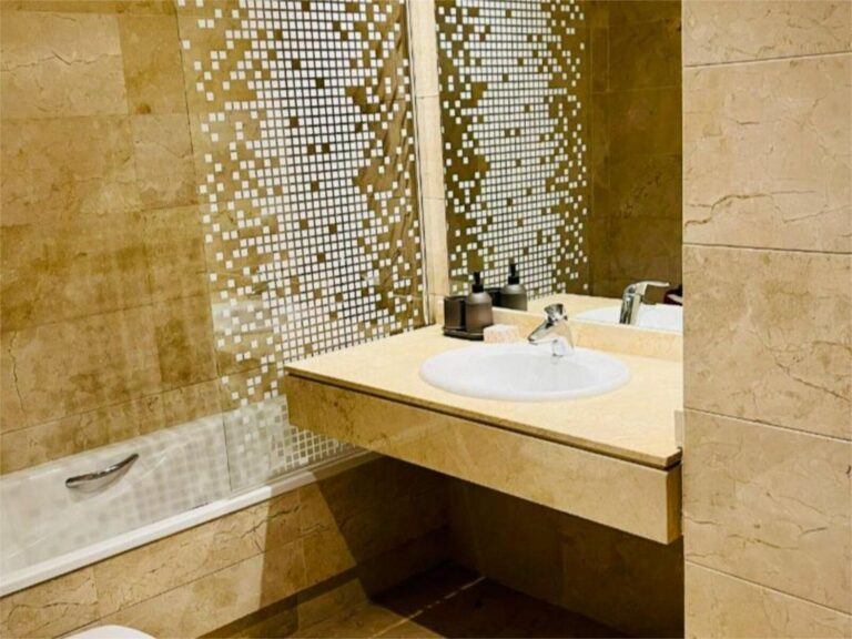 81b457ab061a231d6bf52e6bd8f6cfe6 - 12