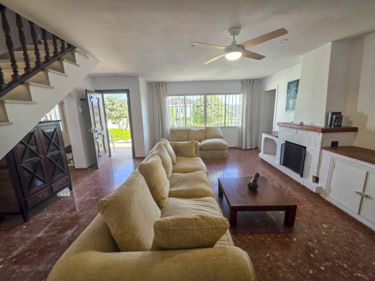 82f0081b785359266fdb77e8f0f0de2b - 4