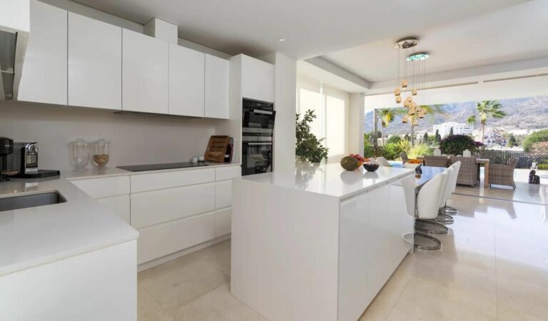 83599c752b463baf8cf04e2dac7145ae - 4