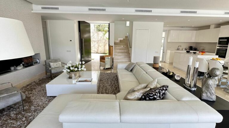 83599c752b463baf8cf04e2dac7145ae - 8