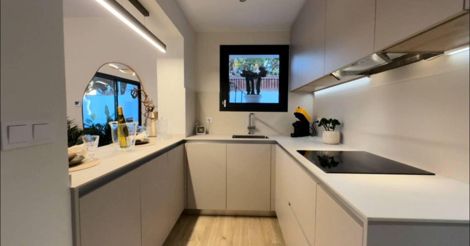 8427808e14d7695cbb0d483a6ccef58e - 10