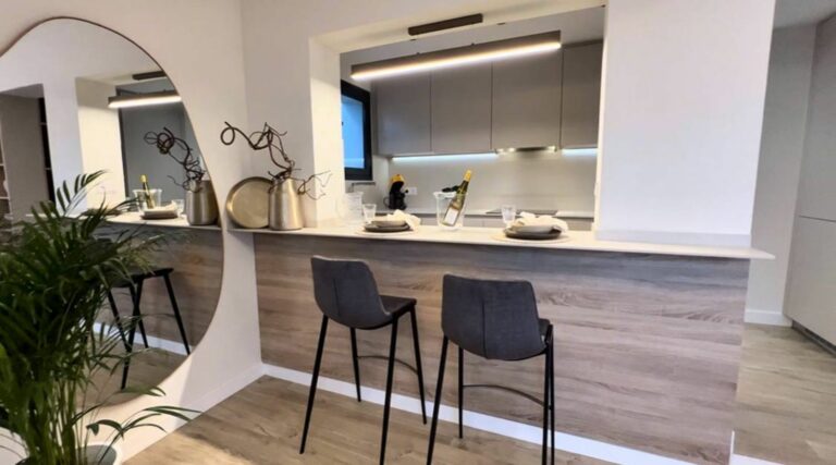 8427808e14d7695cbb0d483a6ccef58e - 12