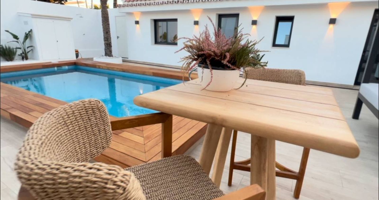 8427808e14d7695cbb0d483a6ccef58e - 8