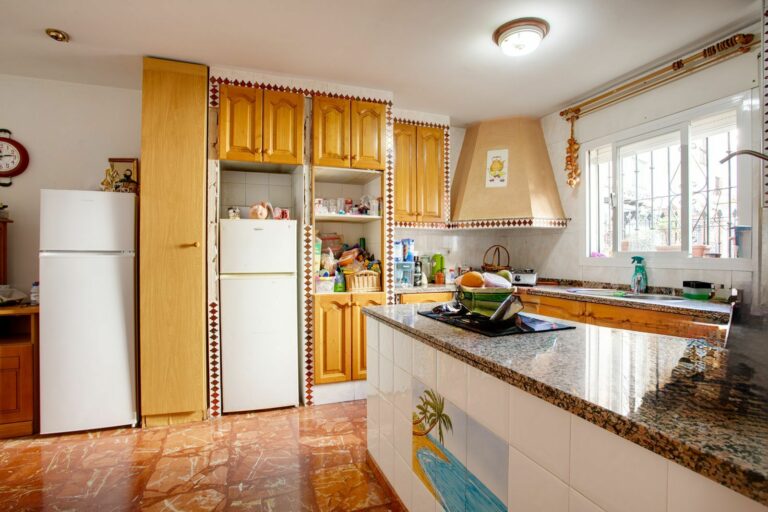 8563434e09d6239af25d7e694734309a - 12