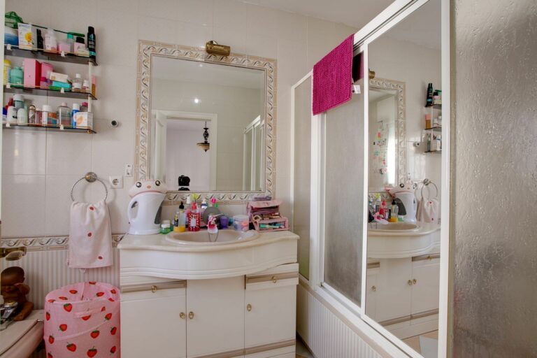 8563434e09d6239af25d7e694734309a - 4