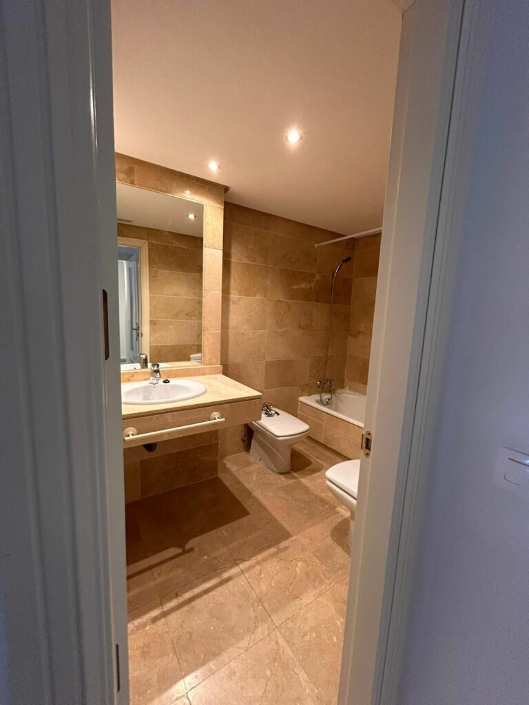 8569149e03ae6e53147442d36c169bc9 - 13