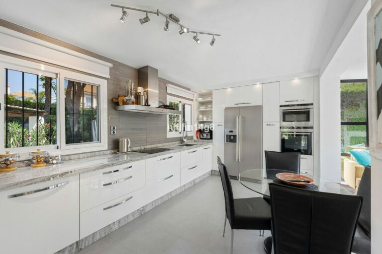 8889748033a7ed35a9adafcfec046450 - 11