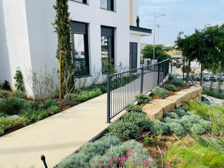 8b3ba7f43f0dabcb46a492bae1d3877d - 1