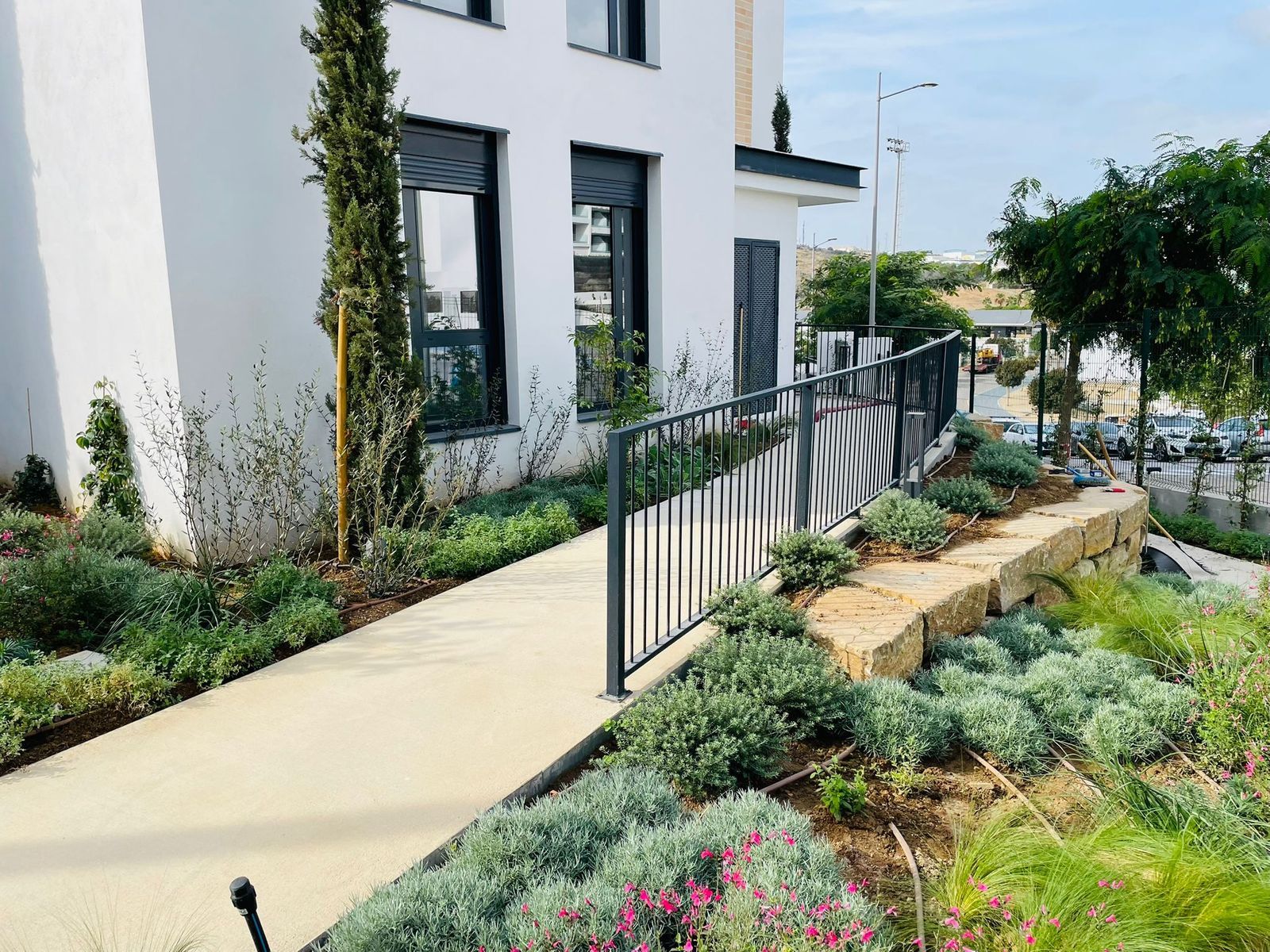 8b3ba7f43f0dabcb46a492bae1d3877d - 1