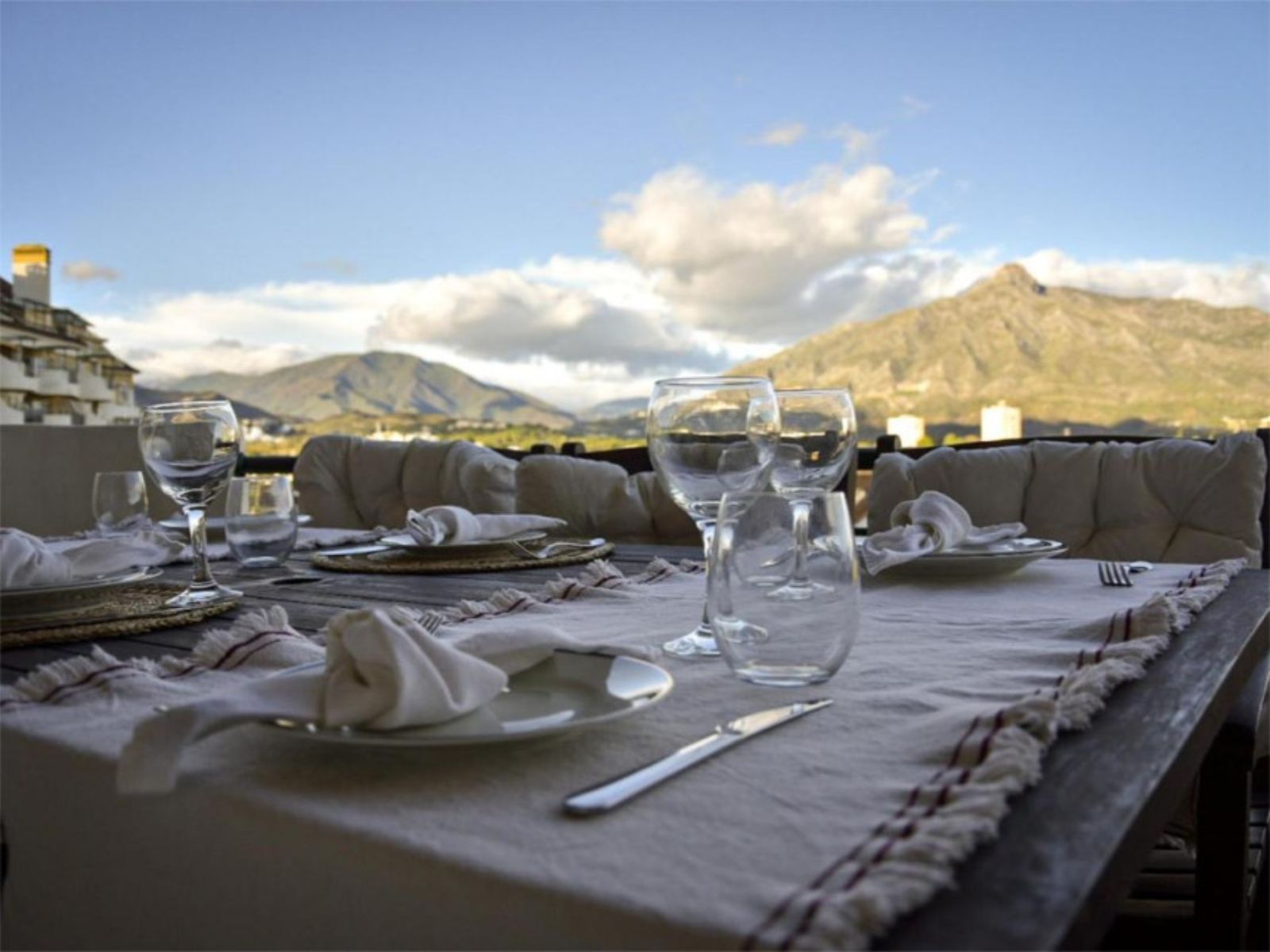 8b634788a5cb432e2a7d09e2accdf920 - 12