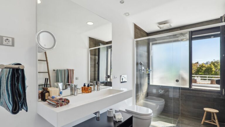 8ba1da9837c1e3f7c7d70af01f5009ca - 12