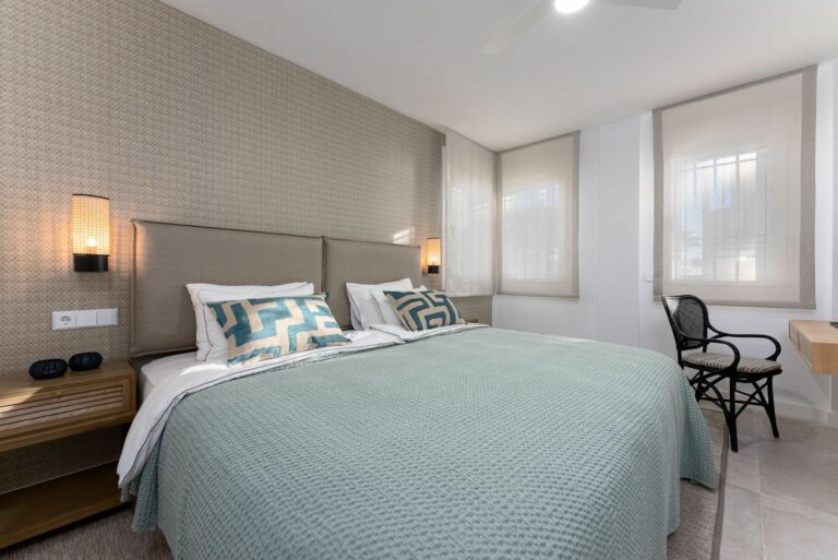 8c0ff1b00700b896f2bd573d06ad8e13 - 16