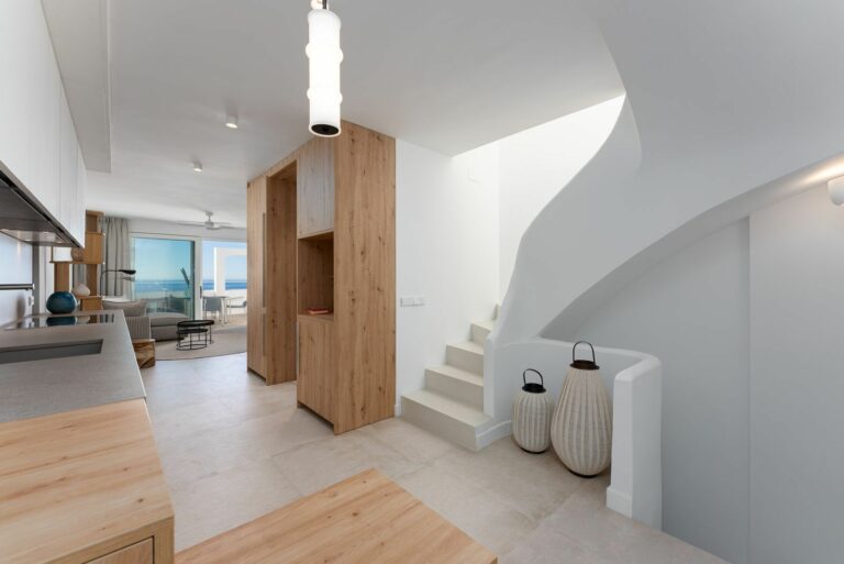 8c0ff1b00700b896f2bd573d06ad8e13 - 7