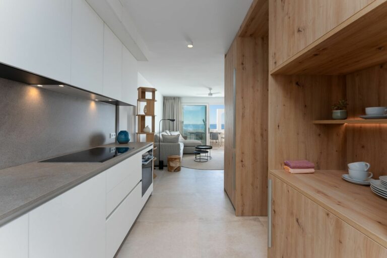 8c0ff1b00700b896f2bd573d06ad8e13 - 9