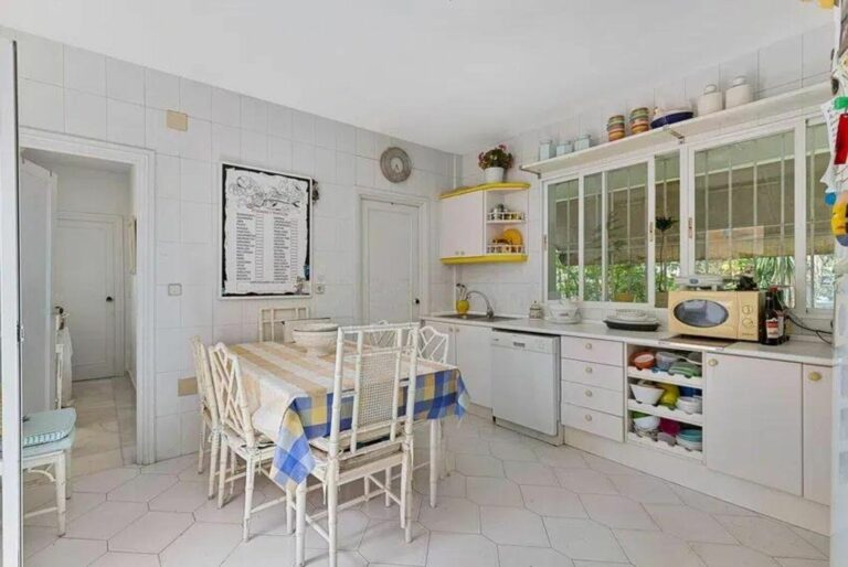 8d38e694e8c3ecaed0e25423ef682082 - 12