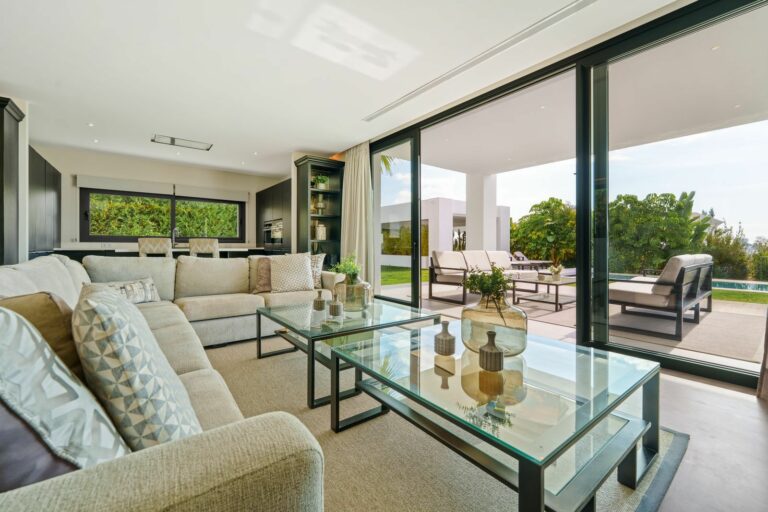 8edd91519d6b37730e69d3ea6928b275 - 8