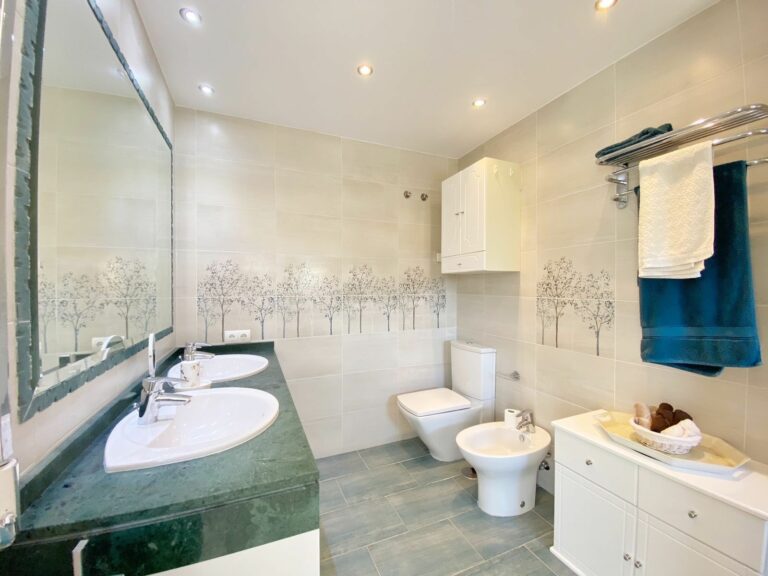 8f3e87d21a642ba0f9d2fdc1b746731e - 14