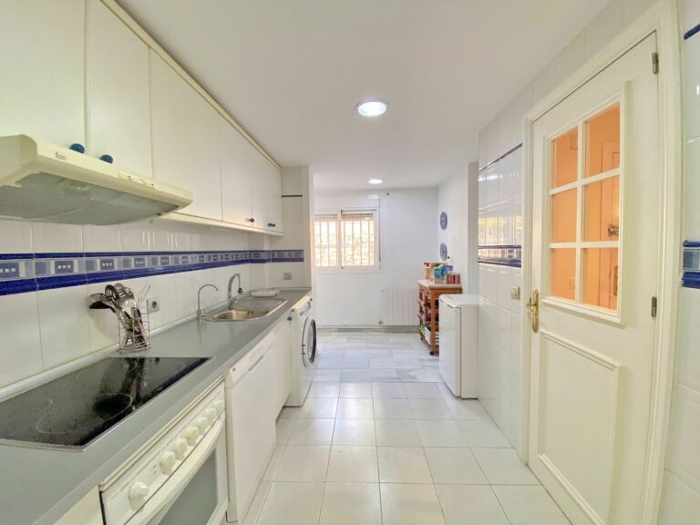 8f3e87d21a642ba0f9d2fdc1b746731e - 3