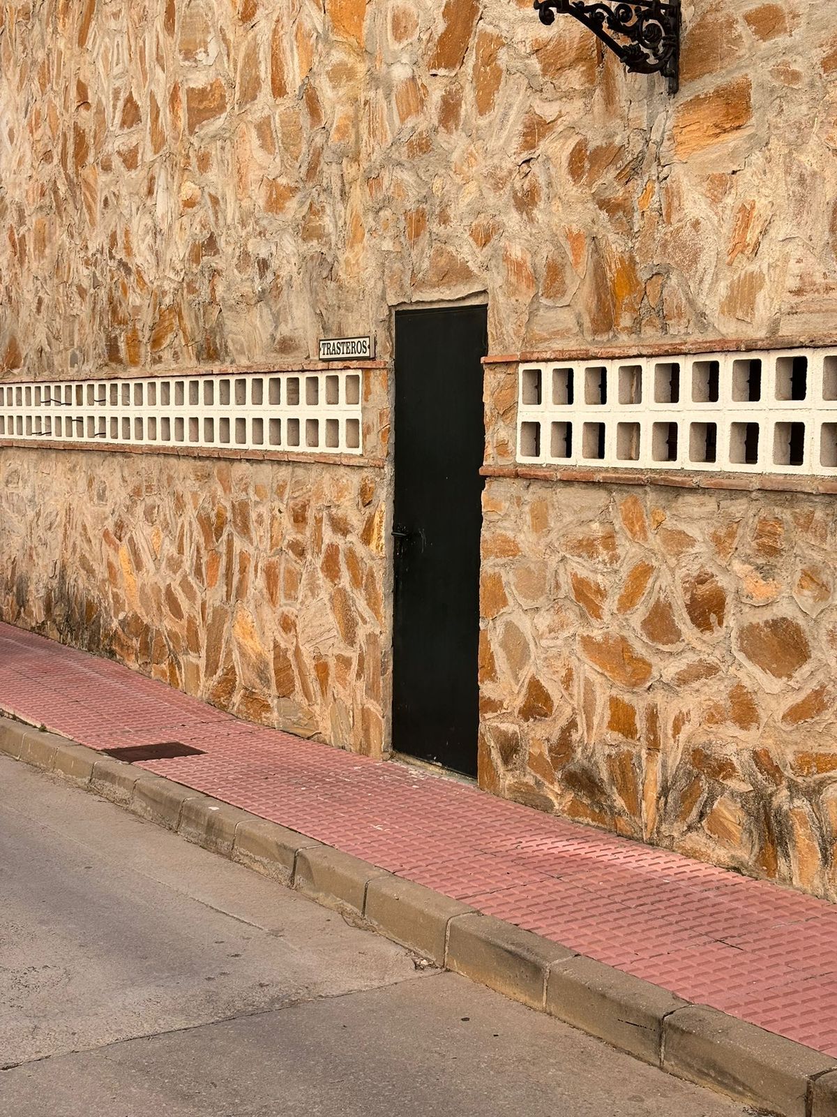 917768538649f8a1b00d94c526e7829a - 16