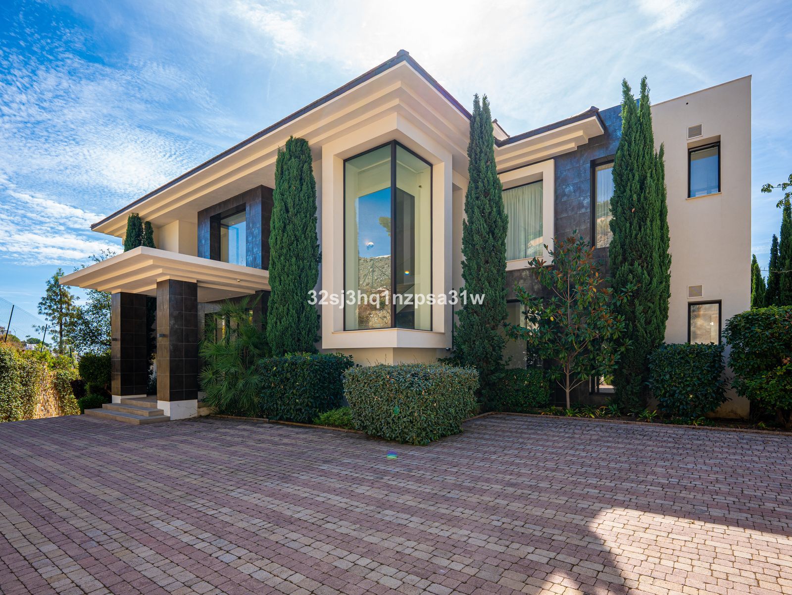 935735c932041d759df3afc935ca08bd - 9