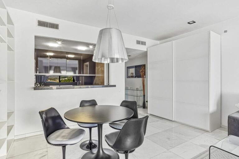 93b225ab6f34b4ed5cb6957bbc292935 - 10