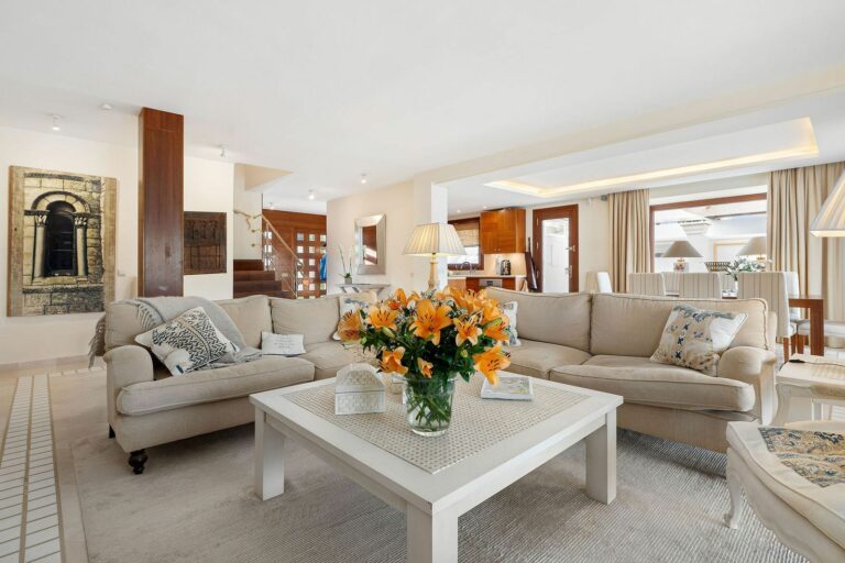 93e14bf2acbc2973e4132a06ce0f0813 - 11