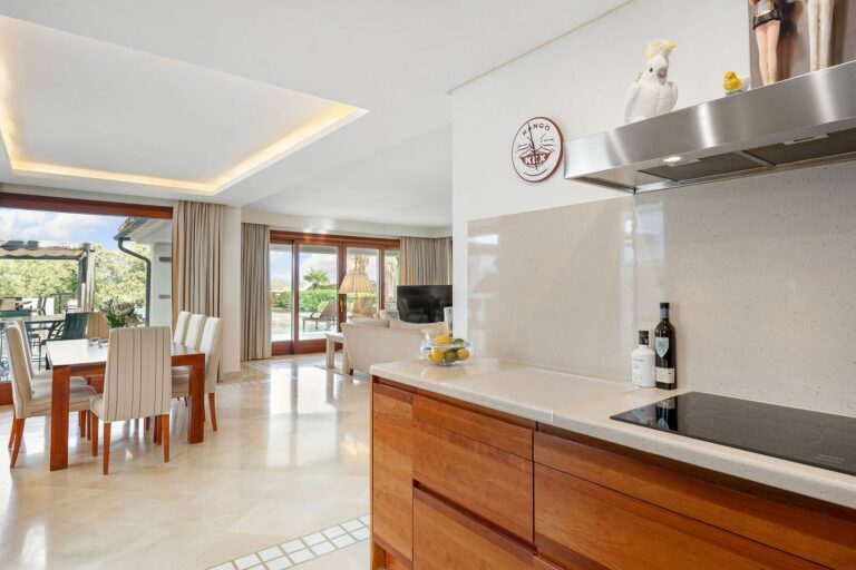 93e14bf2acbc2973e4132a06ce0f0813 - 12