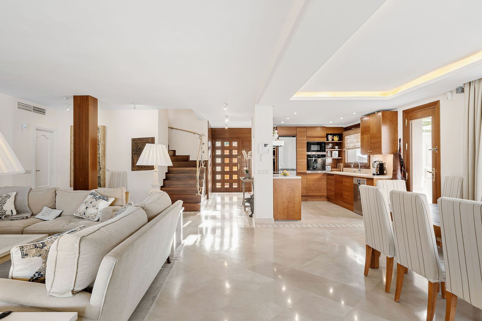 93e14bf2acbc2973e4132a06ce0f0813 - 14