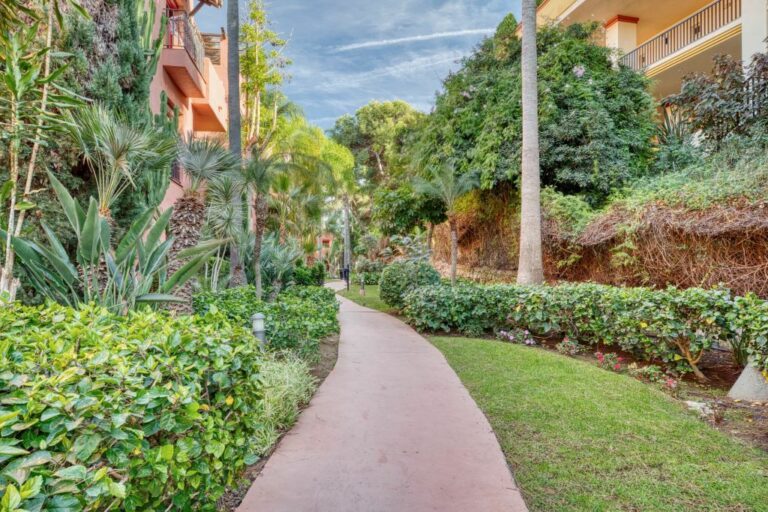 97d1bada549fba6c91b9f4f312a35159 - 12