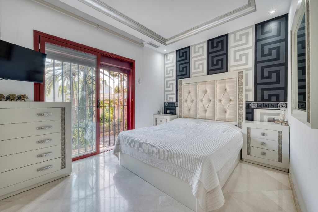 97d1bada549fba6c91b9f4f312a35159 - 4