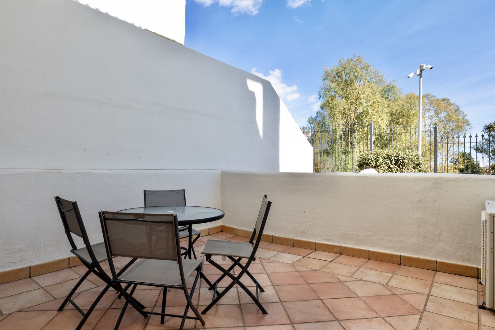 98e5cb723b0af3c4e637926fea2888b0 - 13