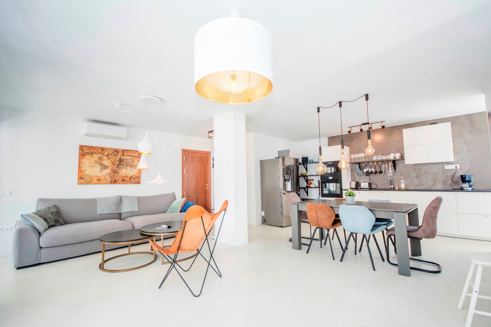 98fd77a1309bbaf739353d414ae58678 - 1