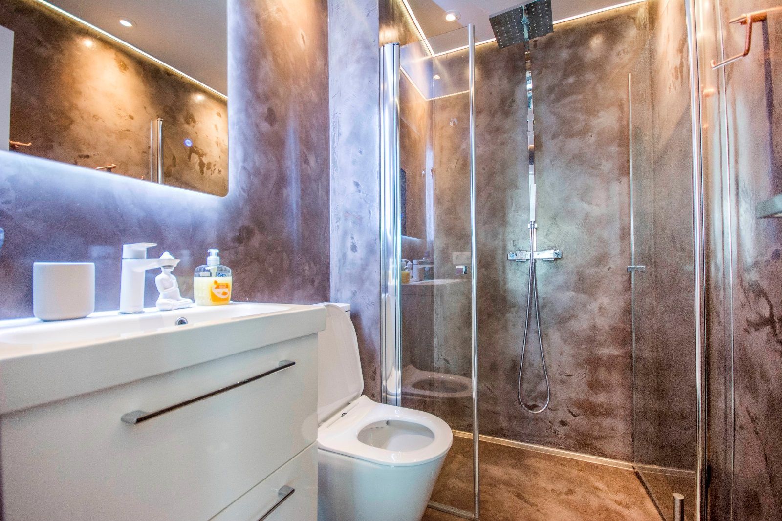 98fd77a1309bbaf739353d414ae58678 - 9