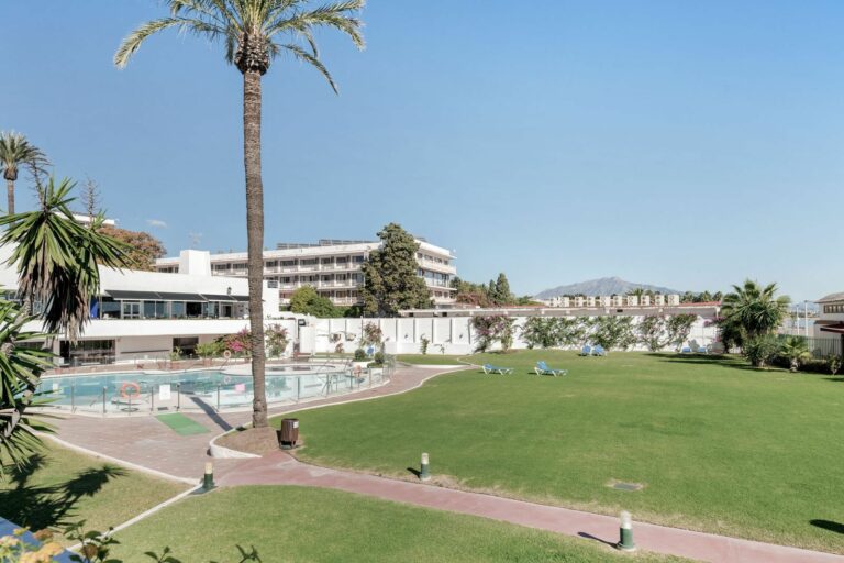 9e93091014078ff55b3e2fdf98743506 - 14