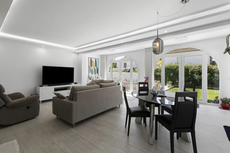 9ee63927d4ee2946ca167898e0362de1 - 5