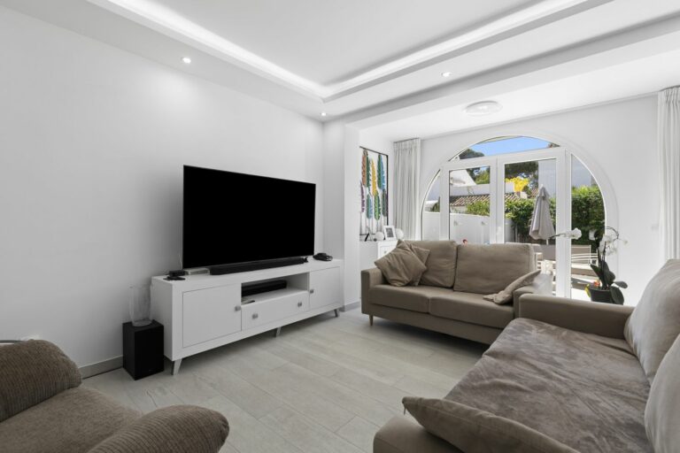 9ee63927d4ee2946ca167898e0362de1 - 8