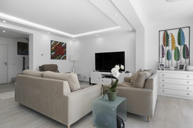 9ee63927d4ee2946ca167898e0362de1 - 9