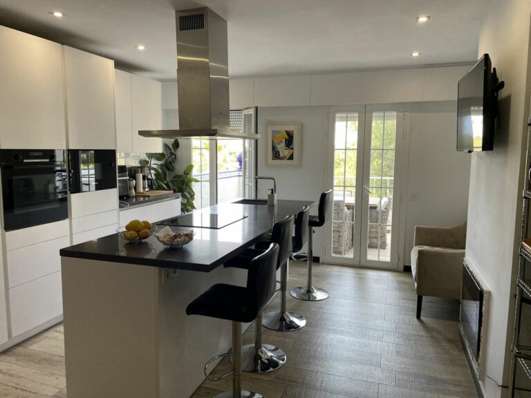 9fe50eea9f23758b41506fcf9afd70b8 - 11