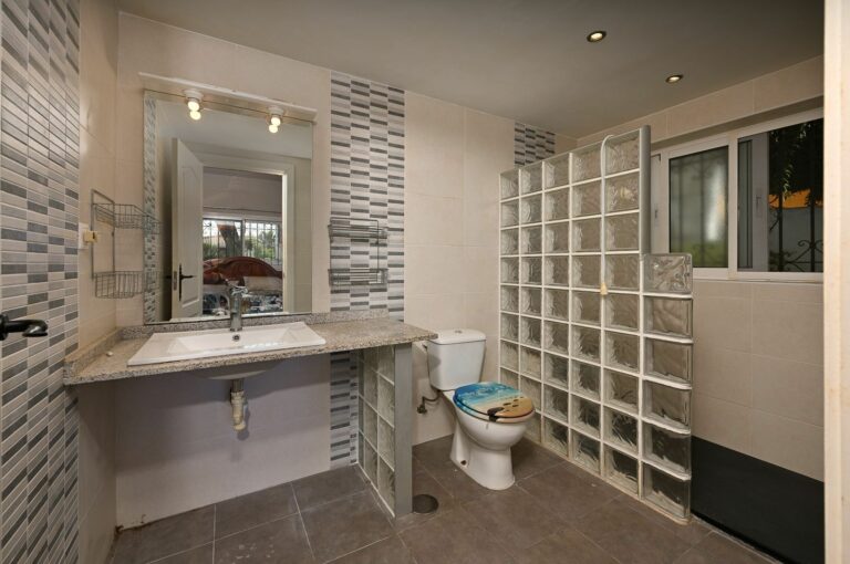 a22c1766440617eeda364eaa5912cffd - 12